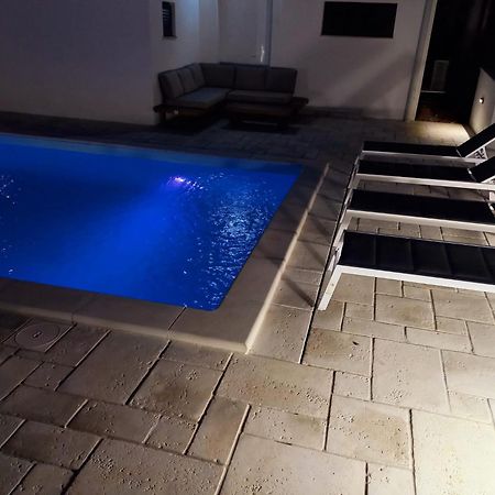 Big Swimming Pool Apartment Monvidal Pula Exteriér fotografie