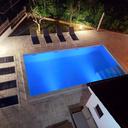 Big Swimming Pool Apartment Monvidal Pula Exteriér fotografie