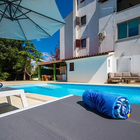 Big Swimming Pool Apartment Monvidal Pula Exteriér fotografie