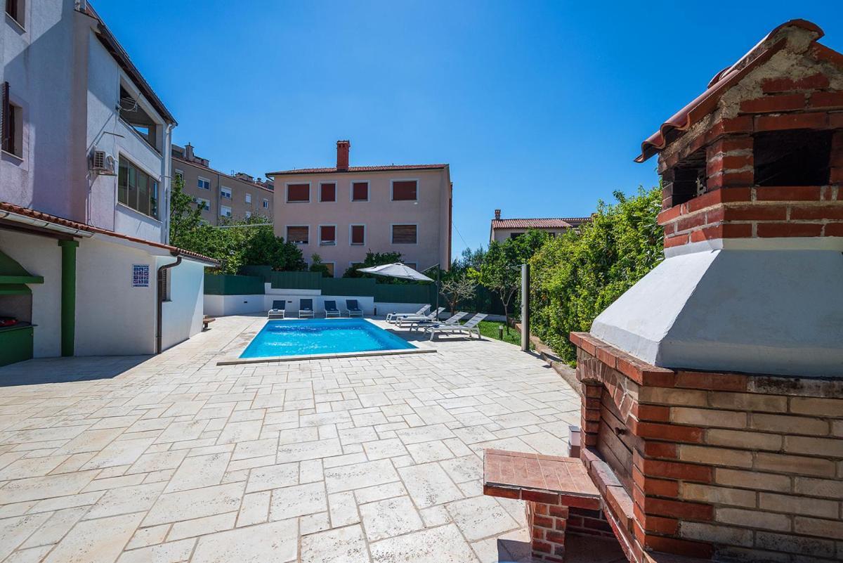 Big Swimming Pool Apartment Monvidal Pula Exteriér fotografie