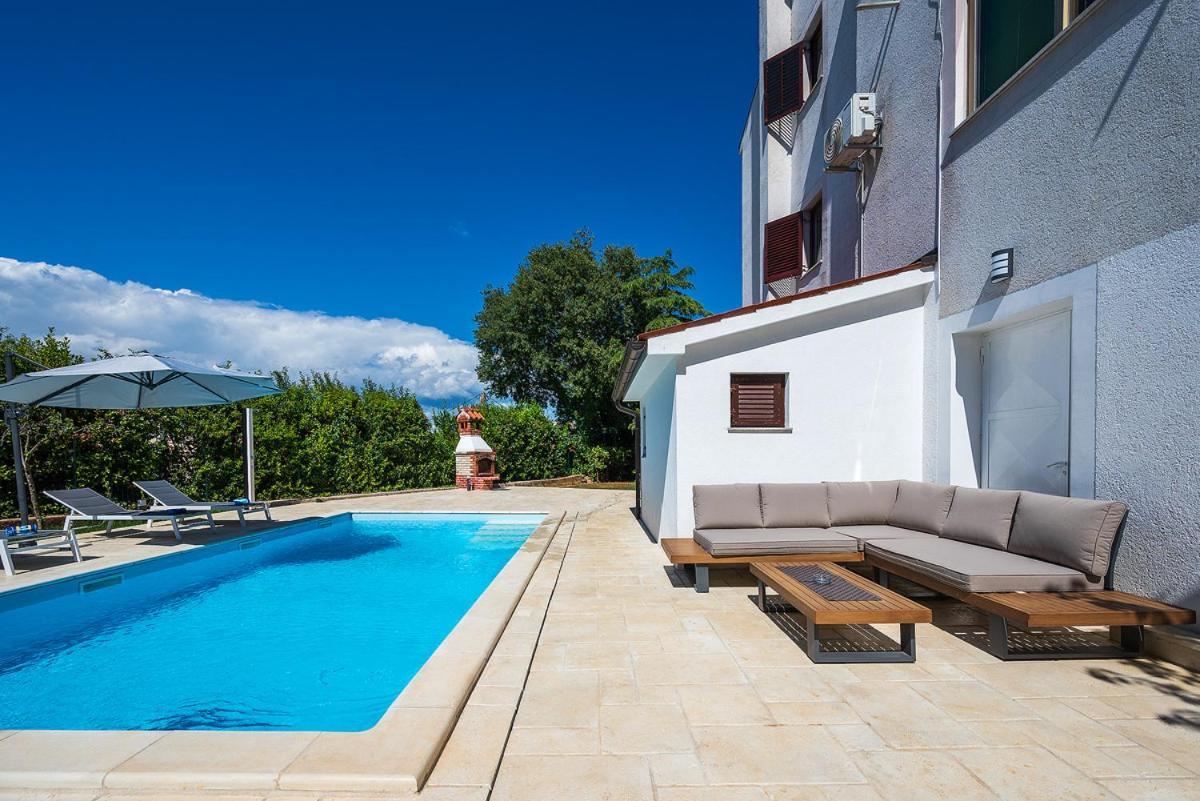 Big Swimming Pool Apartment Monvidal Pula Exteriér fotografie