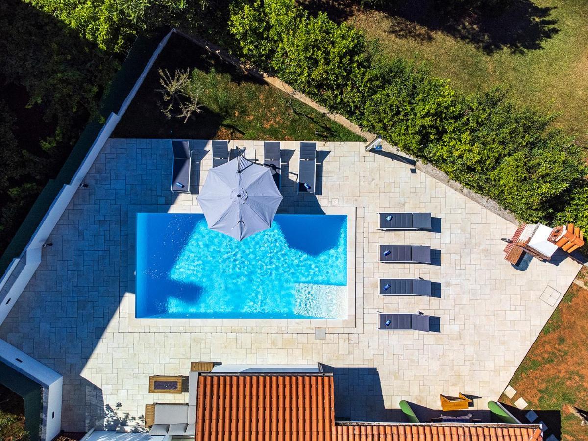 Big Swimming Pool Apartment Monvidal Pula Exteriér fotografie