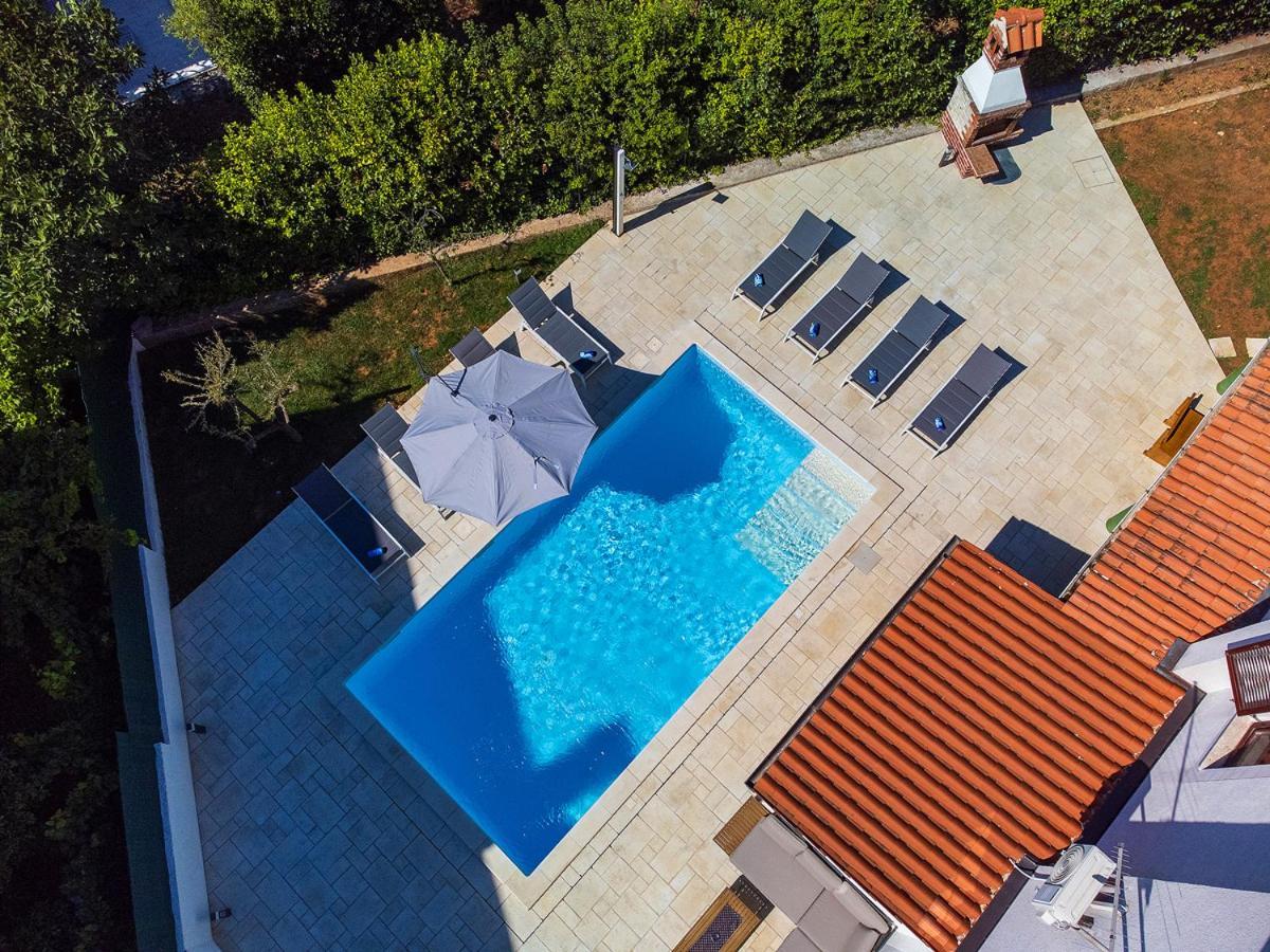 Big Swimming Pool Apartment Monvidal Pula Exteriér fotografie