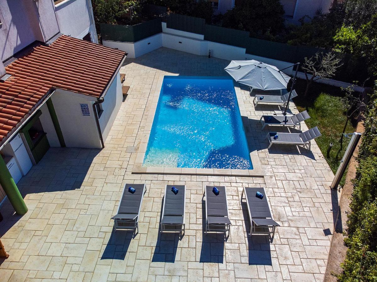 Big Swimming Pool Apartment Monvidal Pula Exteriér fotografie