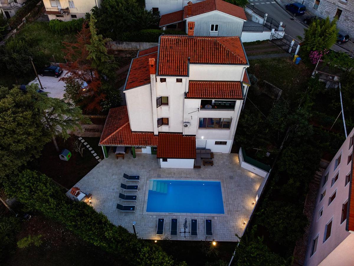 Big Swimming Pool Apartment Monvidal Pula Exteriér fotografie