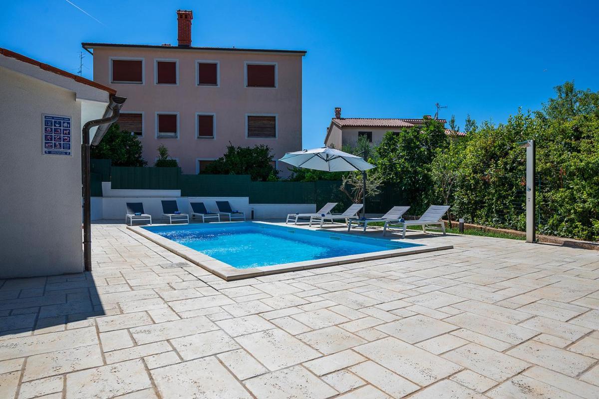 Big Swimming Pool Apartment Monvidal Pula Exteriér fotografie