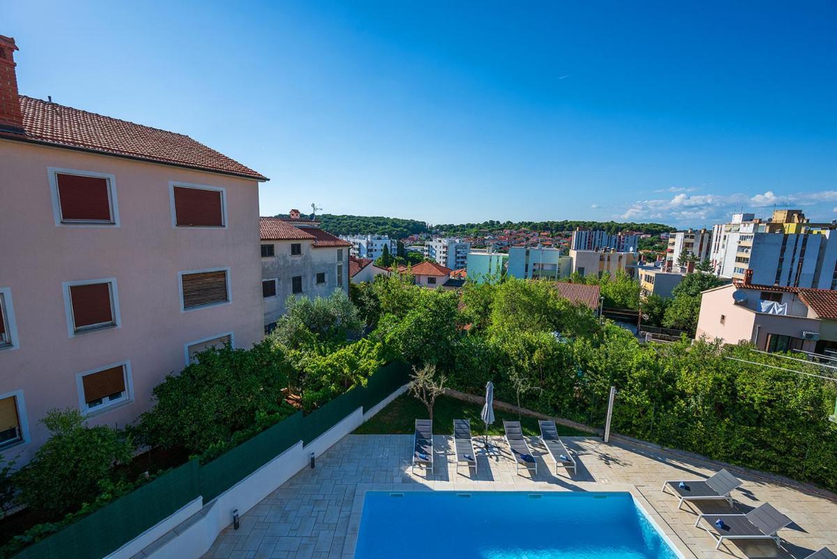 Big Swimming Pool Apartment Monvidal Pula Exteriér fotografie
