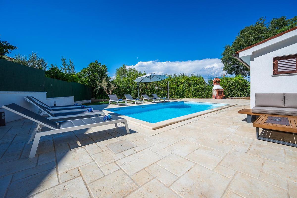 Big Swimming Pool Apartment Monvidal Pula Exteriér fotografie