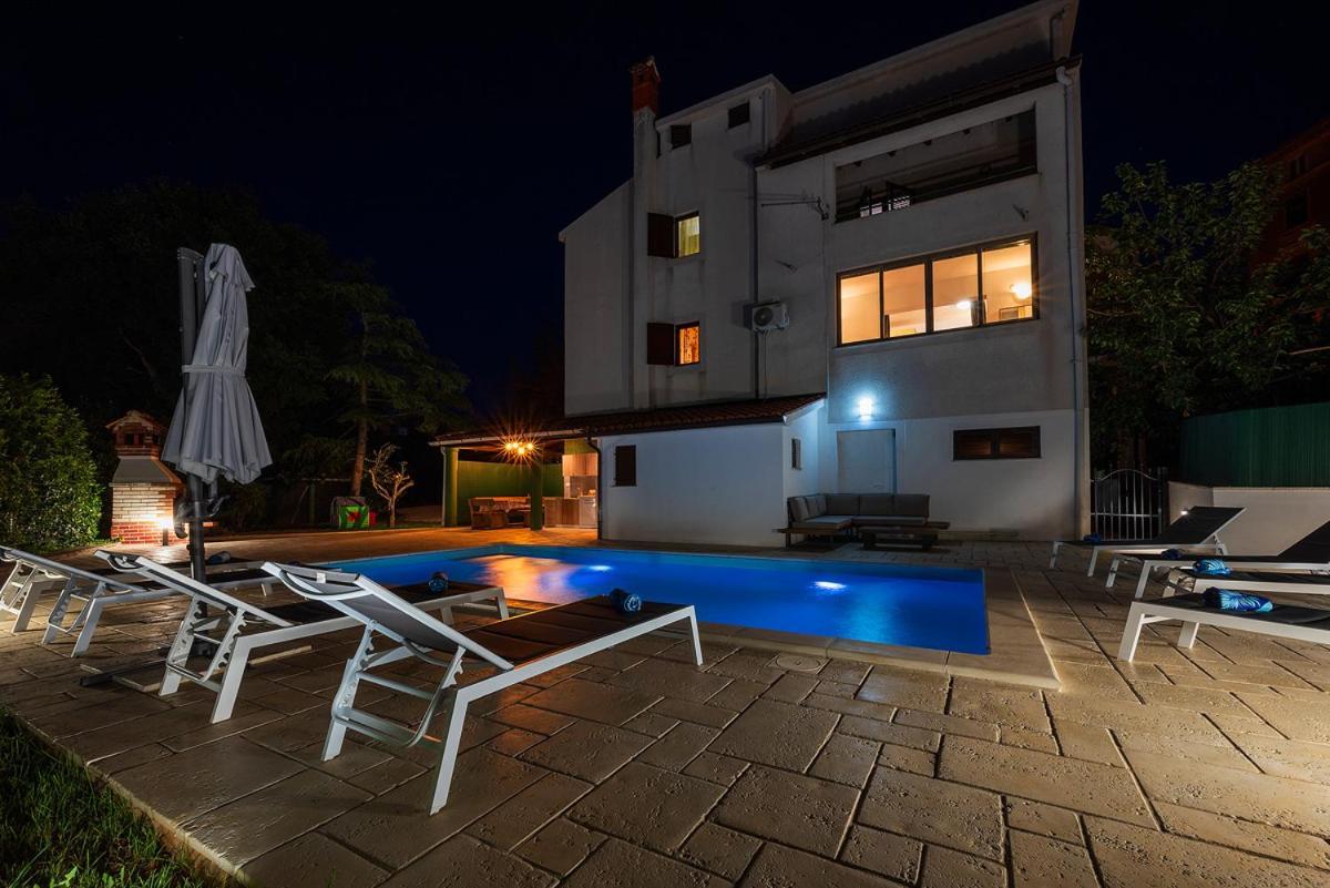Big Swimming Pool Apartment Monvidal Pula Exteriér fotografie